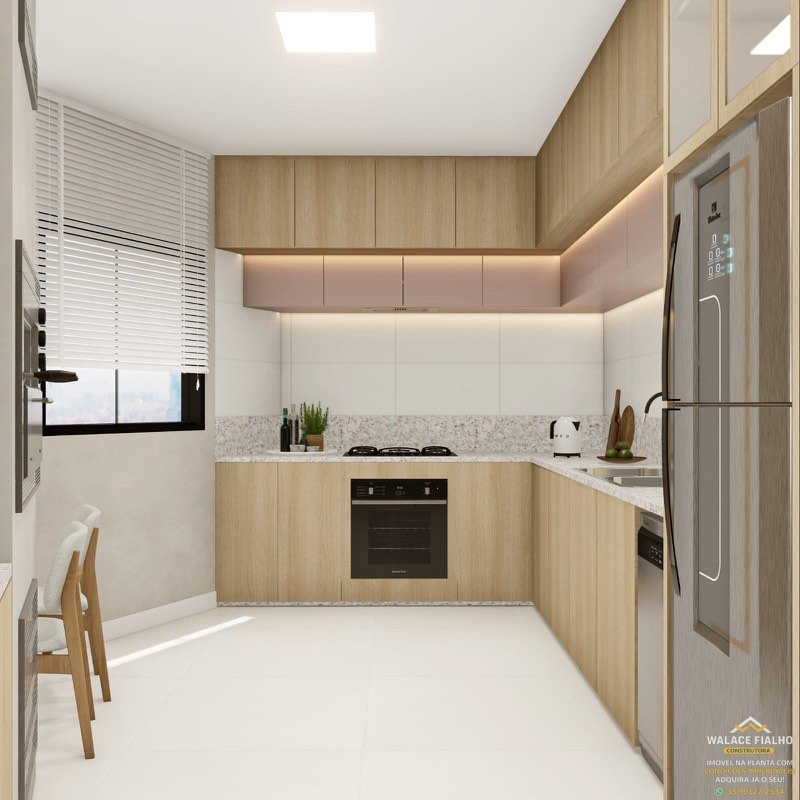 Render de cozinha planejada, com armários de madeira clara, coifa, forno e geladeira embutidos.